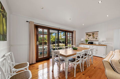 Frangipani House - Accommodation Redcliffe 13