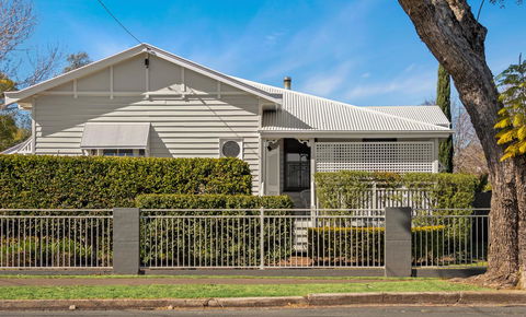 Frangipani House - Accommodation Redcliffe 29