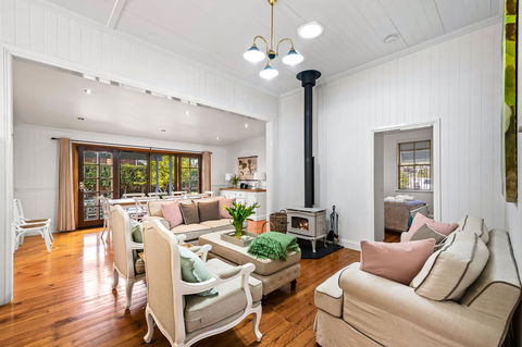 Frangipani House - Accommodation Redcliffe 7
