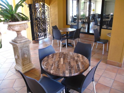 Palm Royale Cairns - Accommodation Redcliffe 12