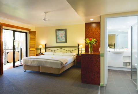 Palm Royale Cairns - Accommodation Redcliffe 25