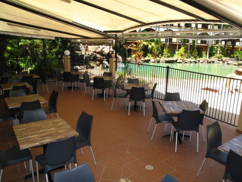Palm Royale Cairns - Accommodation Redcliffe 7