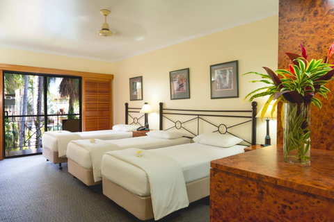 Palm Royale Cairns - Accommodation Redcliffe 24