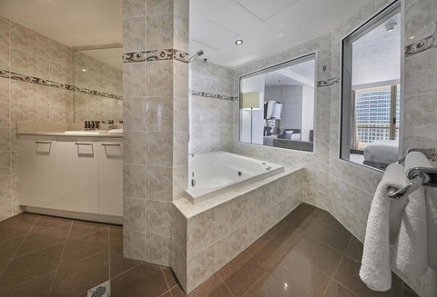 Novotel Surfers Paradise - Accommodation Redcliffe 10