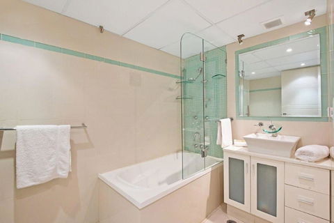 Surfers International Apartments - Accommodation Redcliffe 38