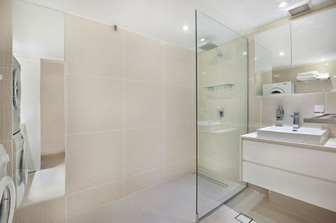 Surfers International Apartments - Accommodation Redcliffe 12