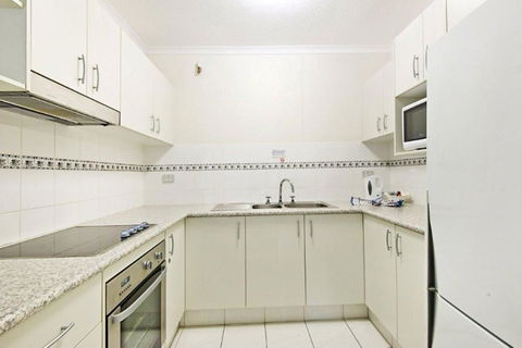 Surfers International Apartments - Accommodation Redcliffe 35