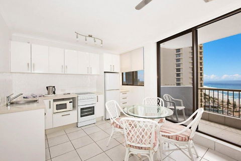 Surfers International Apartments - Accommodation Redcliffe 21