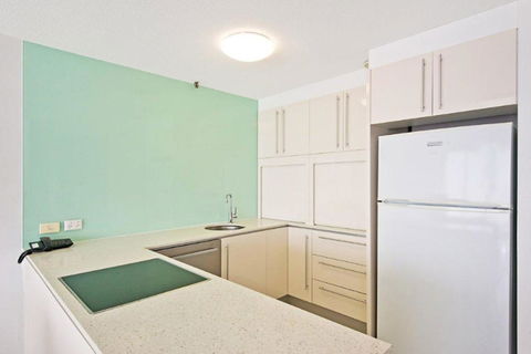 Surfers International Apartments - Accommodation Redcliffe 22