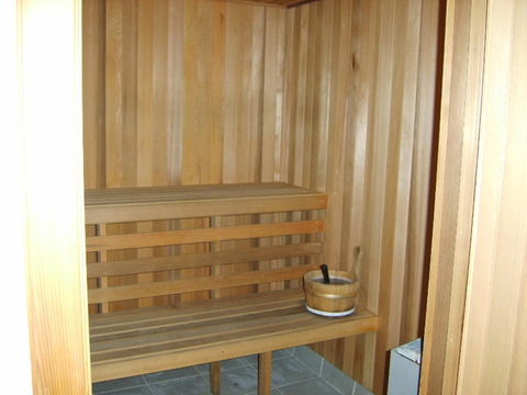Surfers International Apartments - Accommodation Redcliffe 2