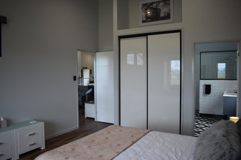 Ironbark House - Accommodation Redcliffe 23