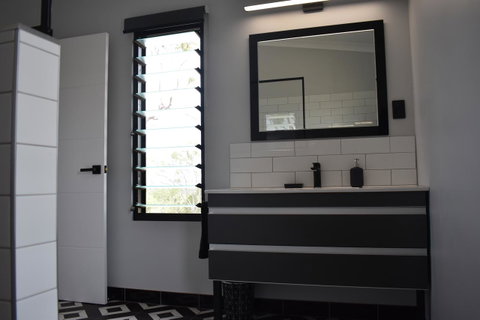 Ironbark House - Accommodation Redcliffe 26