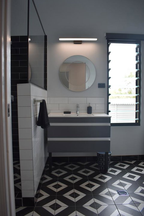 Ironbark House - Accommodation Redcliffe 13