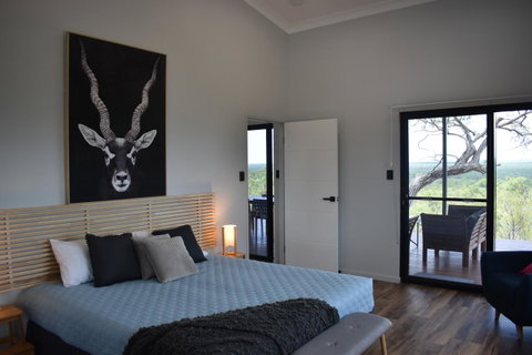 Ironbark House - Accommodation Redcliffe 10