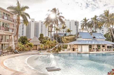 Novotel Cairns Oasis Resort - Accommodation Redcliffe 1
