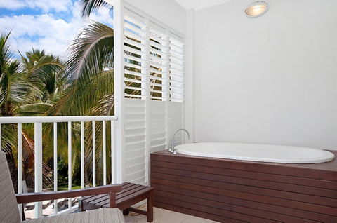 5231 BEACH CLUB PENTHOUSE - Accommodation Redcliffe 5