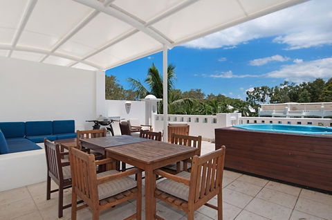 5231 BEACH CLUB PENTHOUSE - Accommodation Redcliffe 11