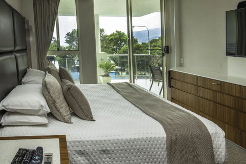 Waters Edge Apartment Cairns - Accommodation Redcliffe 3