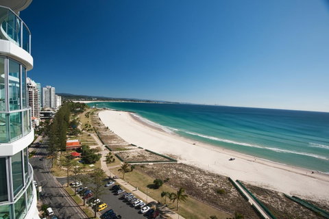 Reflection On The Sea - Accommodation Redcliffe 19