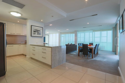 Reflection On The Sea - Accommodation Redcliffe 13