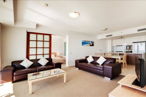 Reflection On The Sea - Accommodation Redcliffe 26
