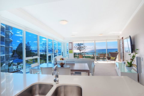 Reflection On The Sea - Accommodation Redcliffe 2