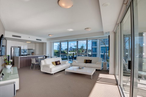 Reflection On The Sea - Accommodation Redcliffe 5