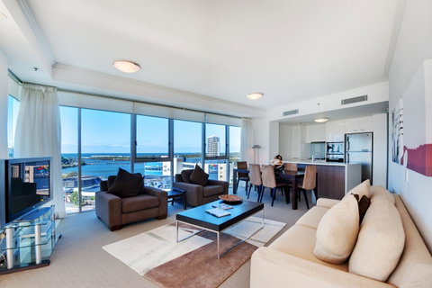 Reflection On The Sea - Accommodation Redcliffe 3
