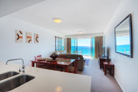 Reflection On The Sea - Accommodation Redcliffe 8