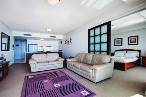Reflection On The Sea - Accommodation Redcliffe 10