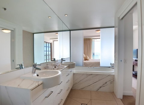 Reflection On The Sea - Accommodation Redcliffe 31
