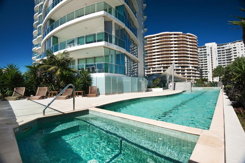 Reflection On The Sea - Accommodation Redcliffe 0