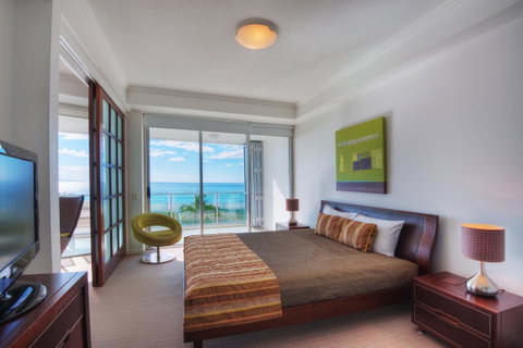 Reflection On The Sea - Accommodation Redcliffe 4