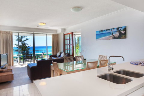 Reflection On The Sea - Accommodation Redcliffe 43