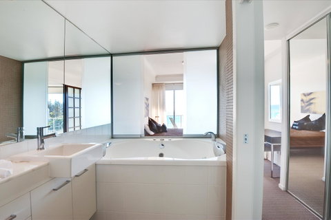Reflection On The Sea - Accommodation Redcliffe 1