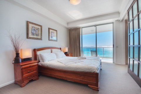 Reflection On The Sea - Accommodation Redcliffe 9
