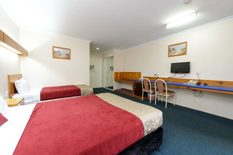 Smart Motels Bert Hinkler - Accommodation Redcliffe 2