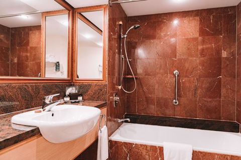 Pullman Cairns International - Accommodation Redcliffe 17