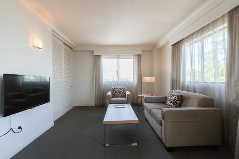 Central Cosmo Apartment Hotel - Accommodation Redcliffe 5