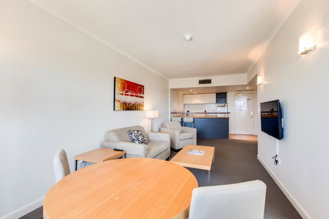 Central Cosmo Apartment Hotel - Accommodation Redcliffe 25