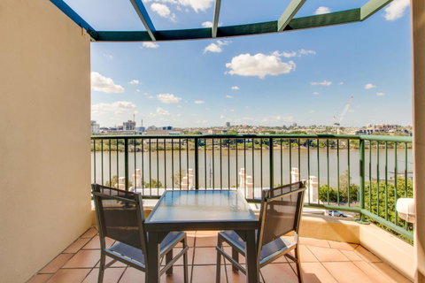 Central Cosmo Apartment Hotel - Accommodation Redcliffe 24