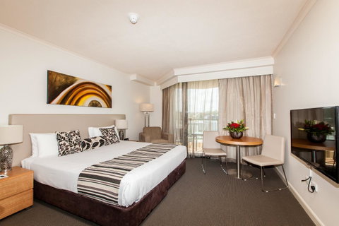Central Cosmo Apartment Hotel - Accommodation Redcliffe 1