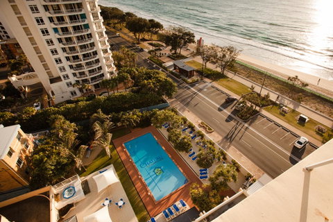 Chateau Beachside Resort - Accommodation Redcliffe 2
