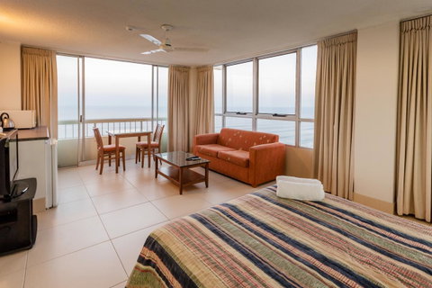 Chateau Beachside Resort - Accommodation Redcliffe 20