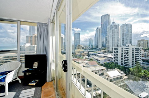 Chateau Beachside Resort - Accommodation Redcliffe 5