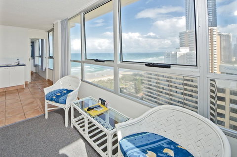 Chateau Beachside Resort - Accommodation Redcliffe 11