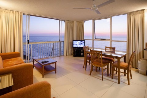Chateau Beachside Resort - Accommodation Redcliffe 21
