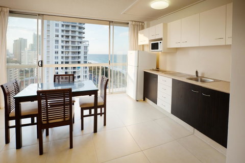 Chateau Beachside Resort - Accommodation Redcliffe 16