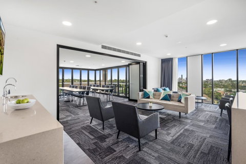 Essence Suites Taringa - Accommodation Redcliffe 2