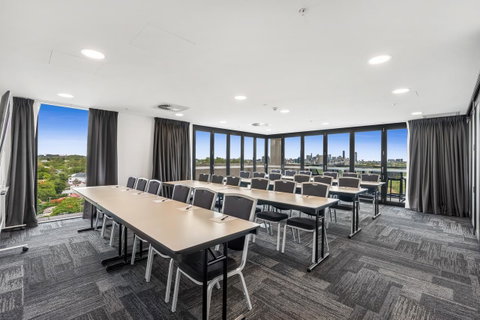 Essence Suites Taringa - Accommodation Redcliffe 7